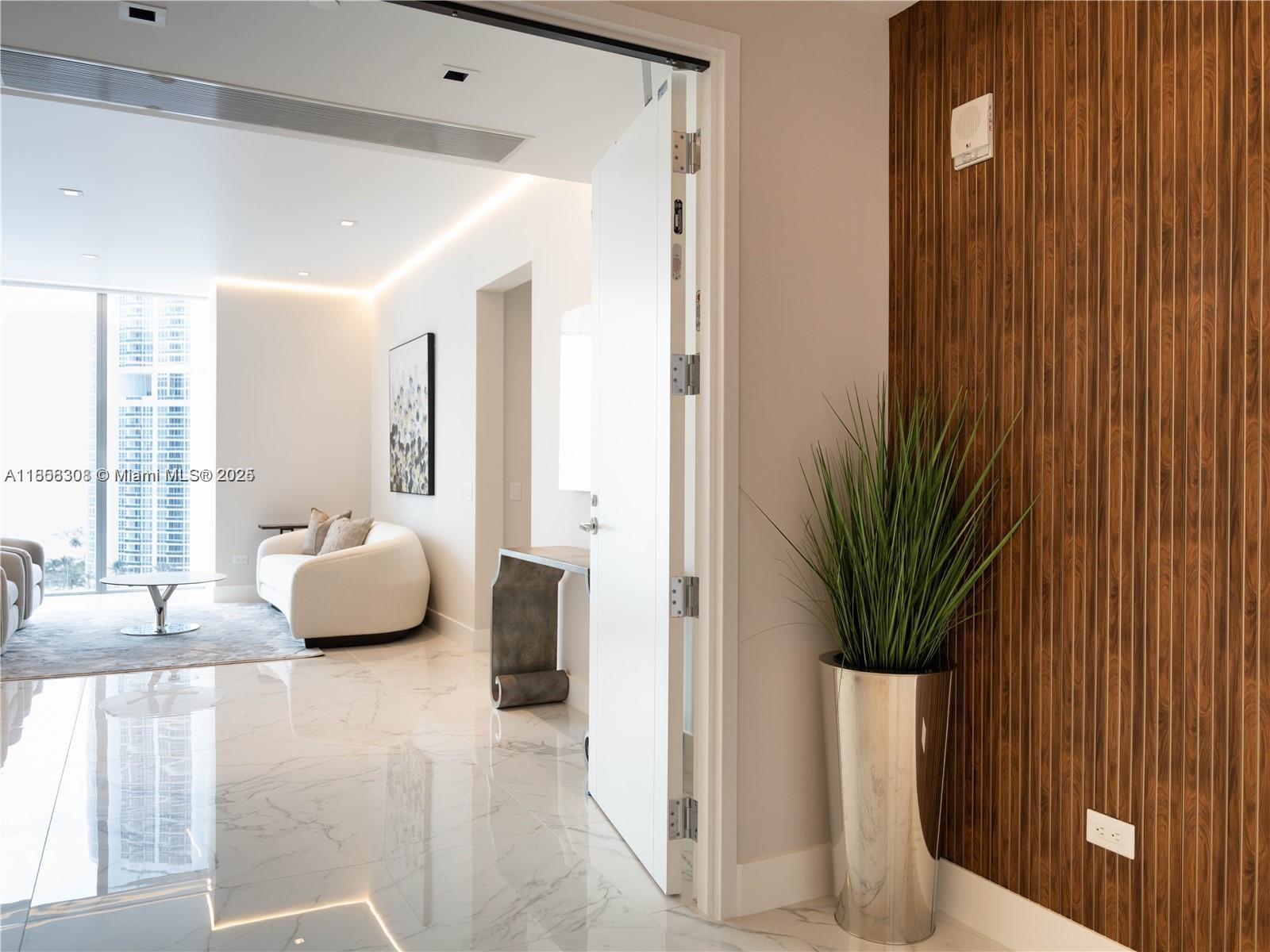 Turnberry Ocean Club - Residential