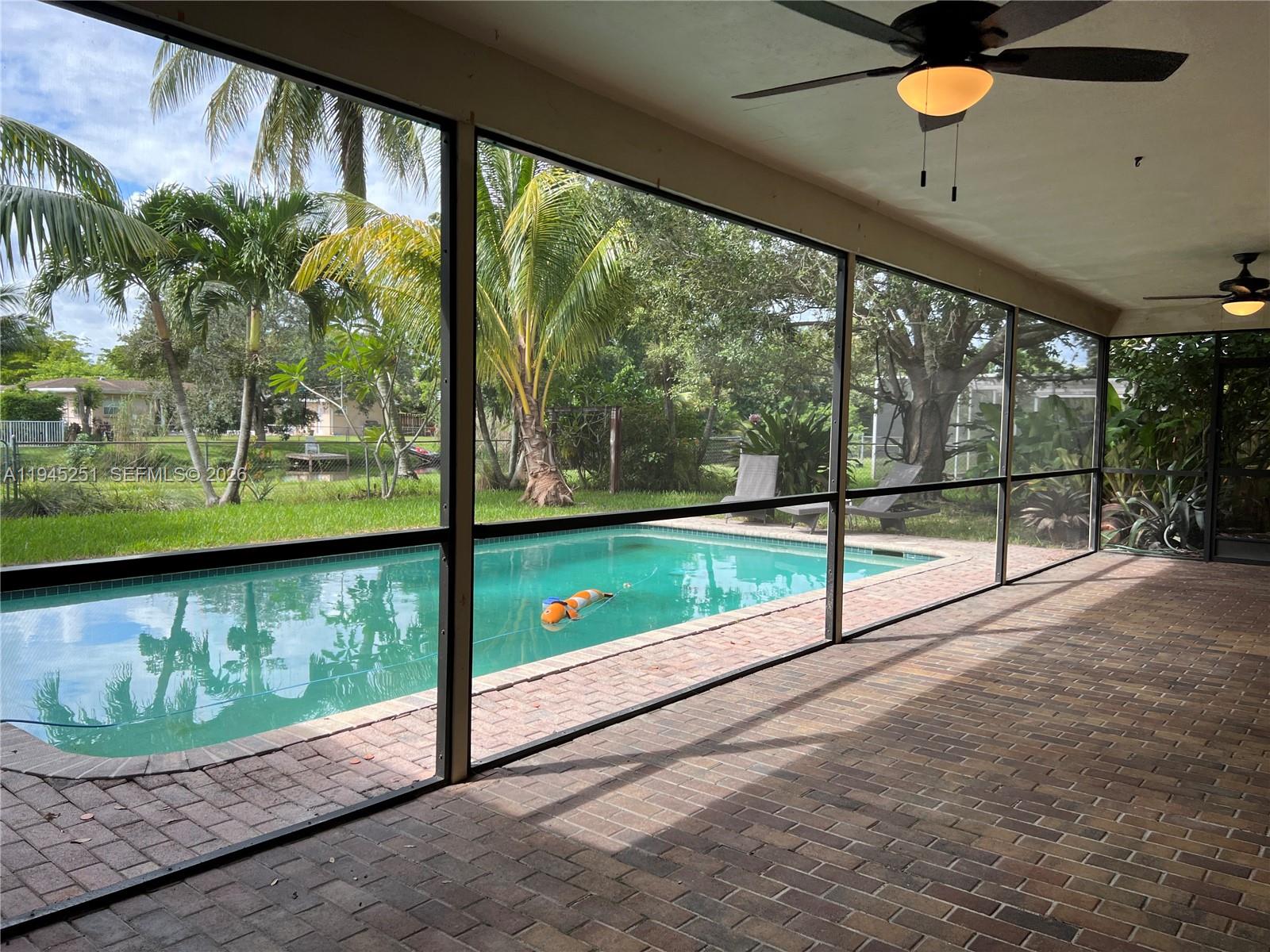 MIRROR LAKE ESTATES SEC F - Residential