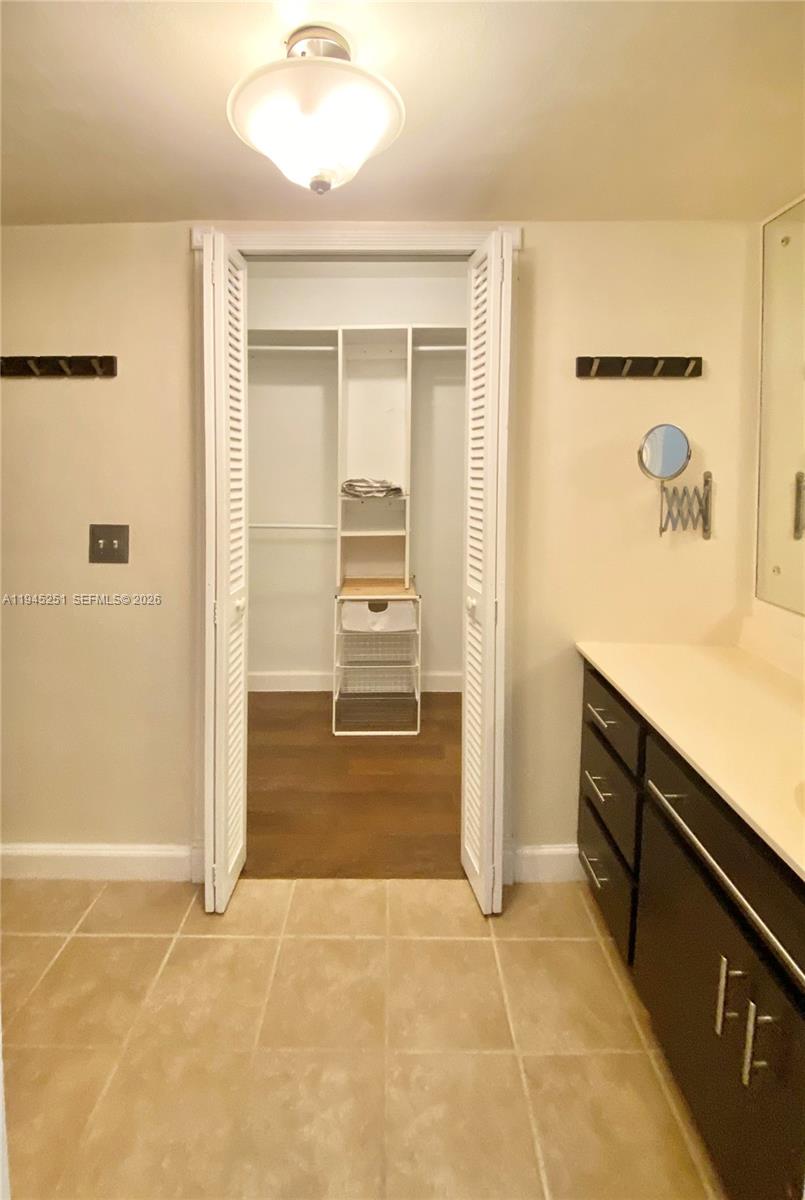 MIRROR LAKE ESTATES SEC F - Residential