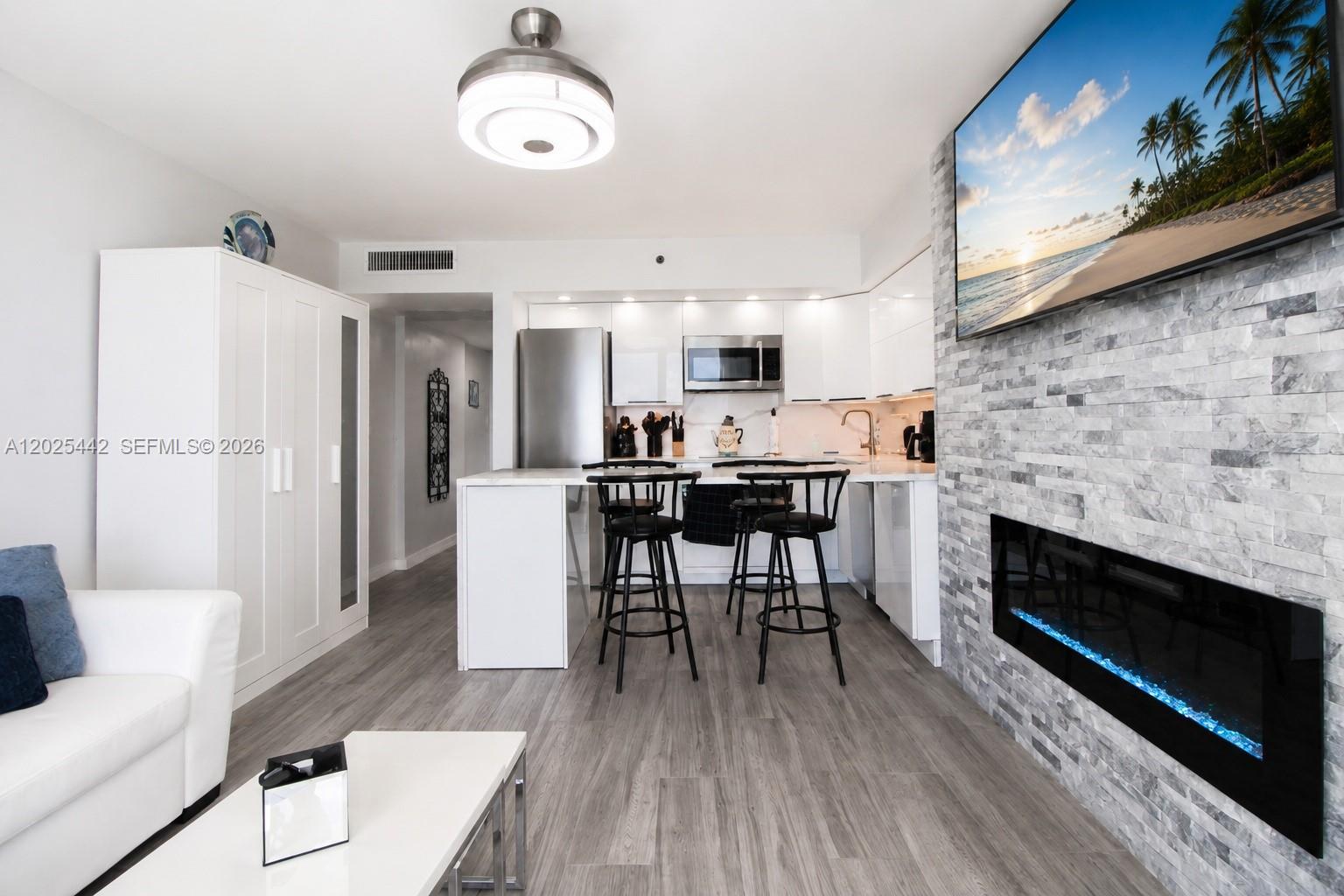 THE AVENTURA BEACH CLUB C - Residential