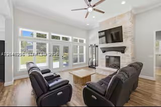 ROLLING HILLS - Residential