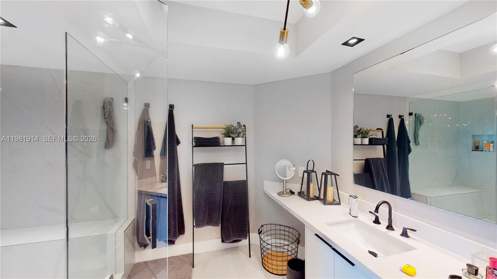 1000 ISL BLVD WILLIAMS IS - Residential