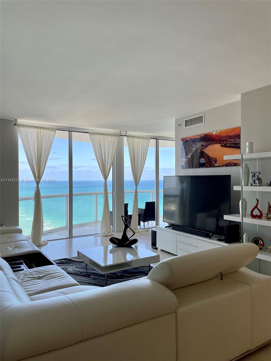 AKOYA CONDO - Residential