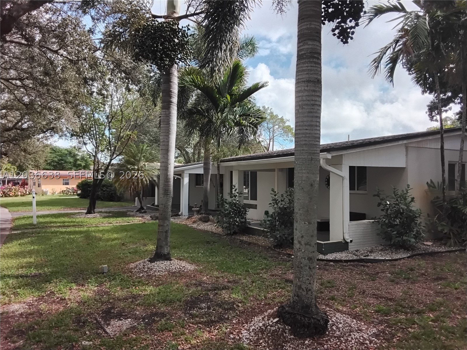 LAUDERDALE GOLF ESTATES - Residential