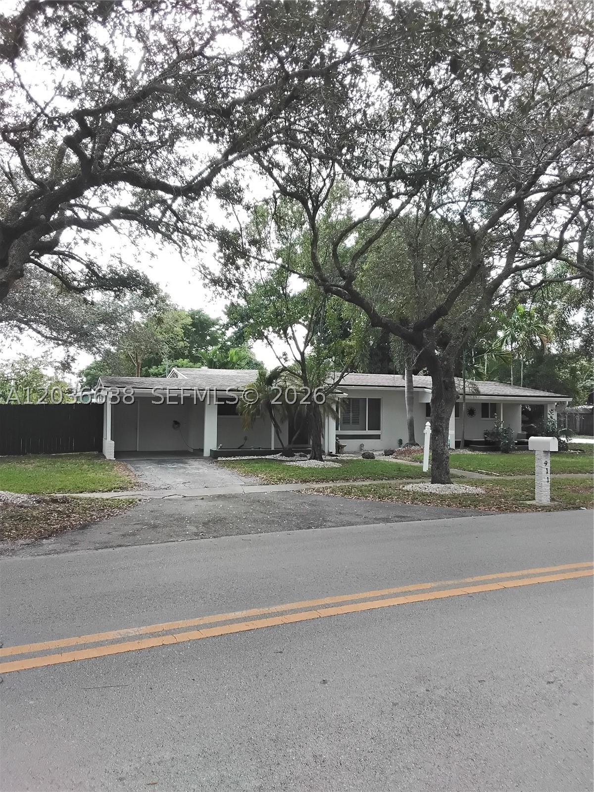LAUDERDALE GOLF ESTATES - Residential