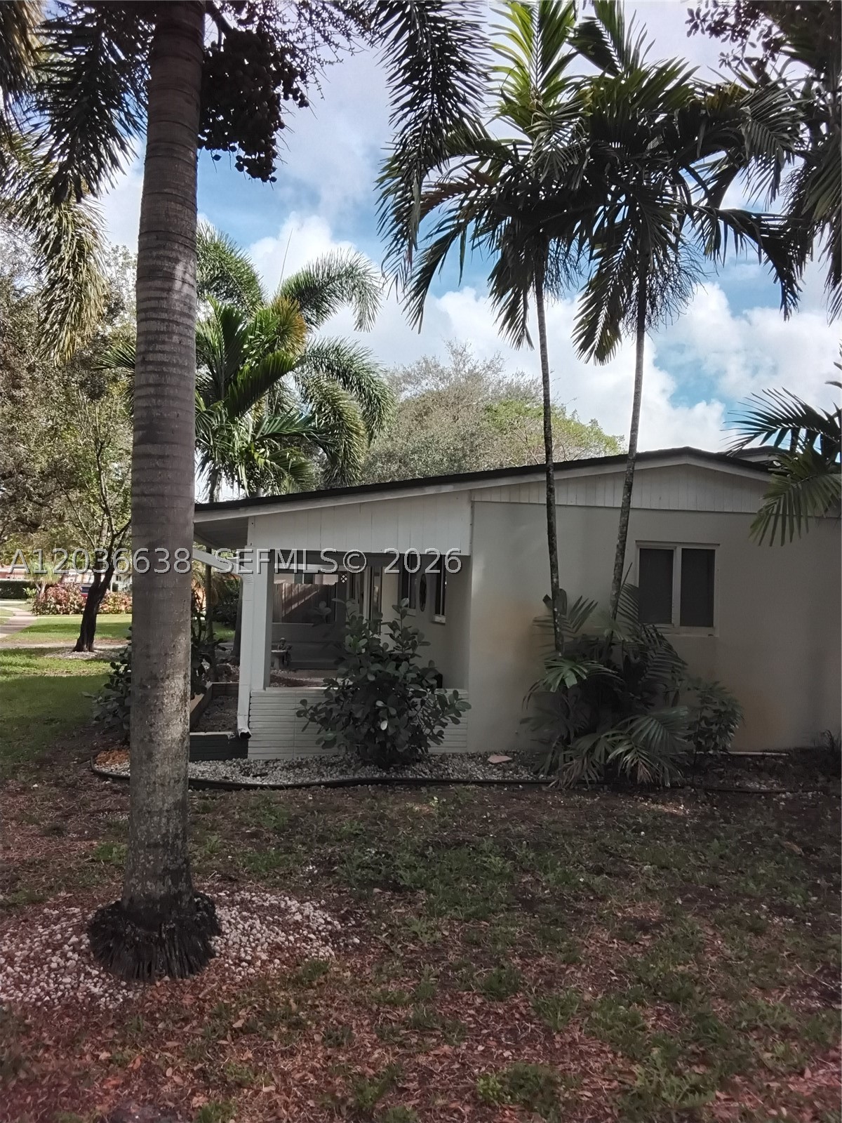 LAUDERDALE GOLF ESTATES - Residential