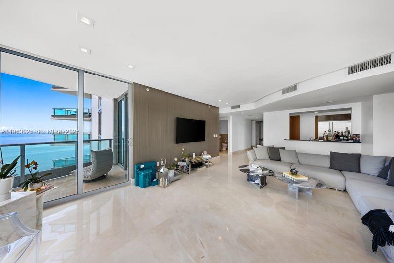 JADE RESIDENCES - Residential