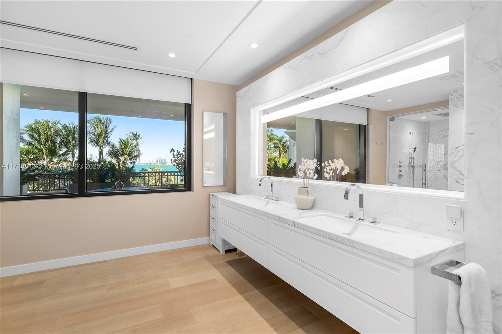 FISHER ISLAND - Residential