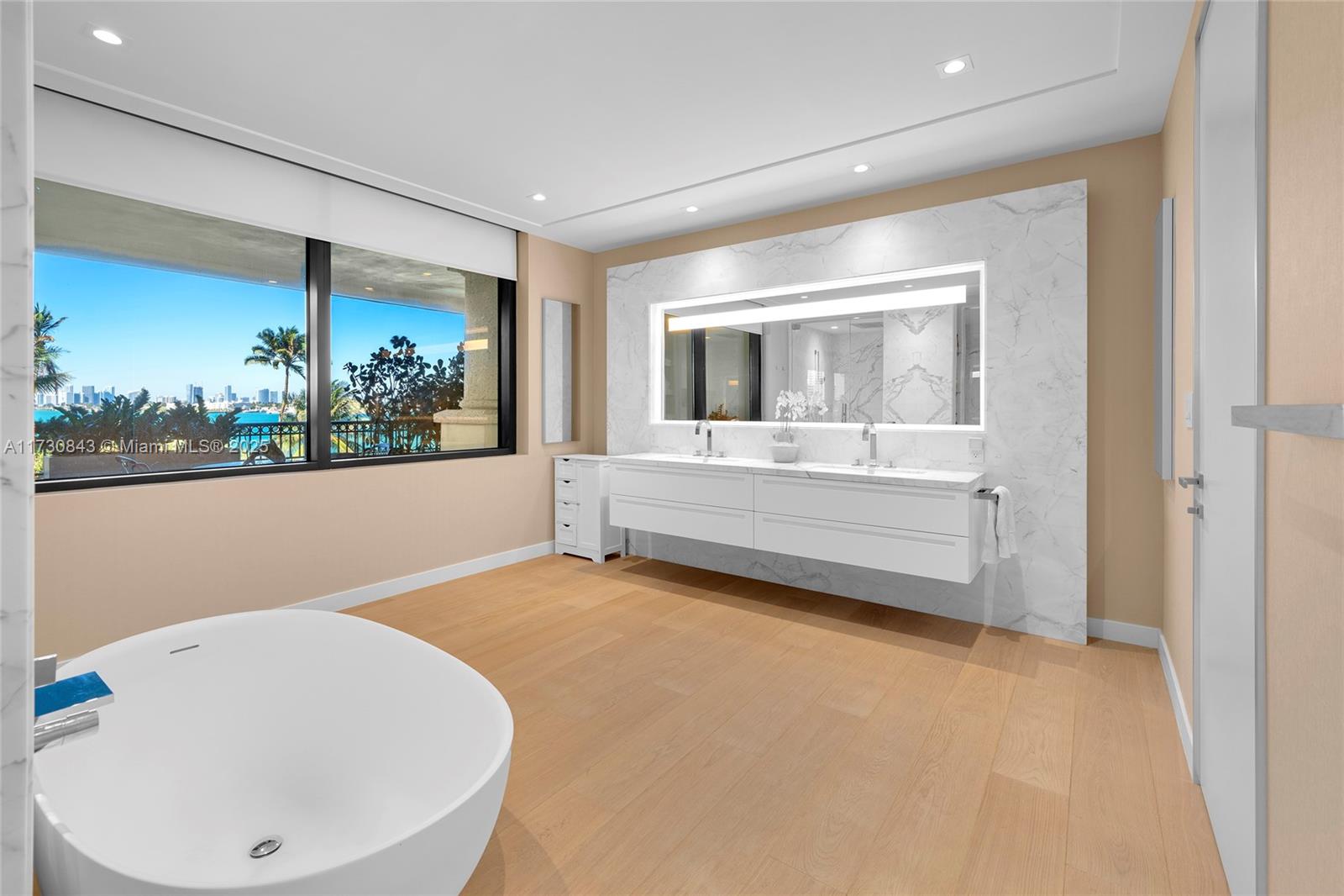 FISHER ISLAND - Residential