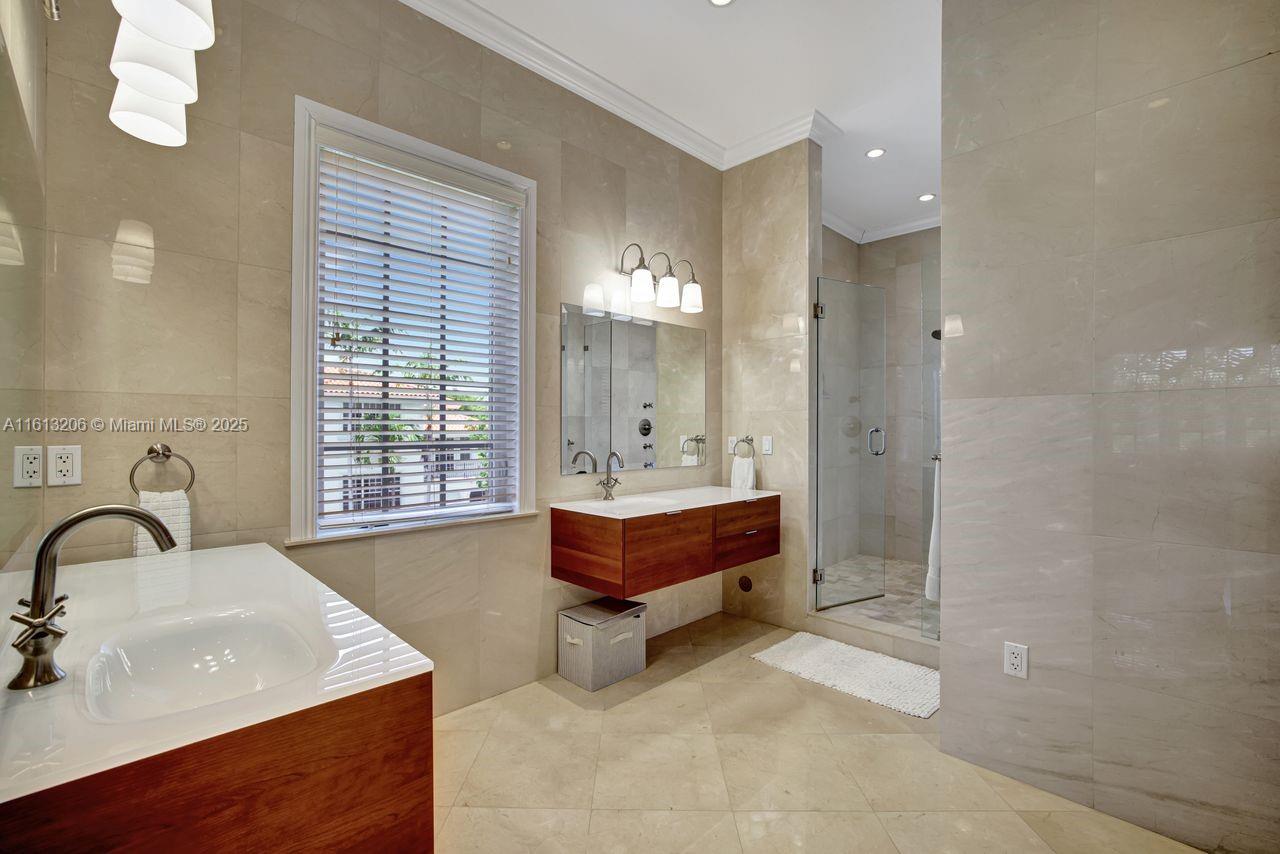 BISCAYNE KEY ESTATES - Residential
