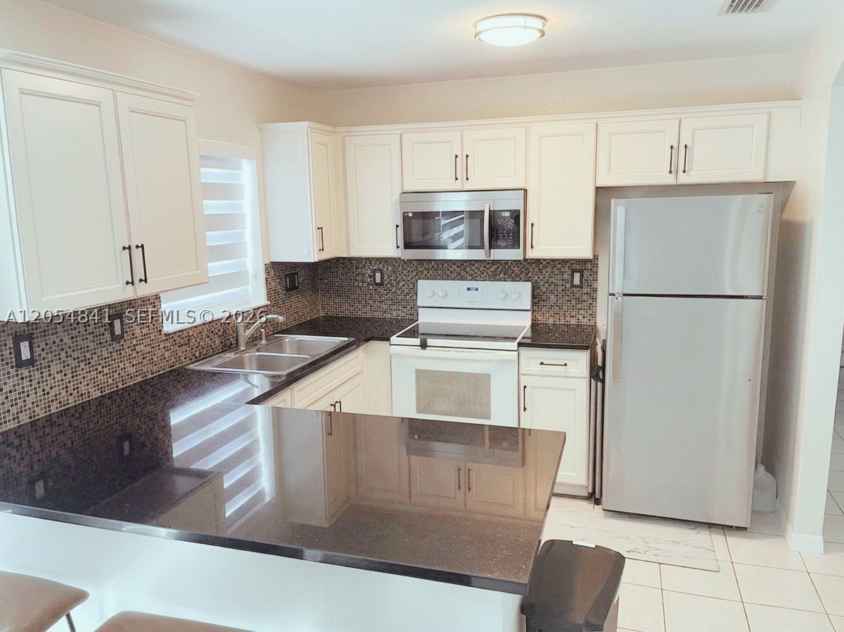 CEDAR WEST HOMES FIRST AD - Residential Lease