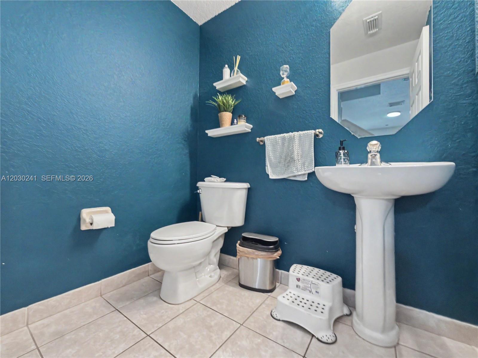 ISLANDS AT DORAL 1ST ADDN - Residential
