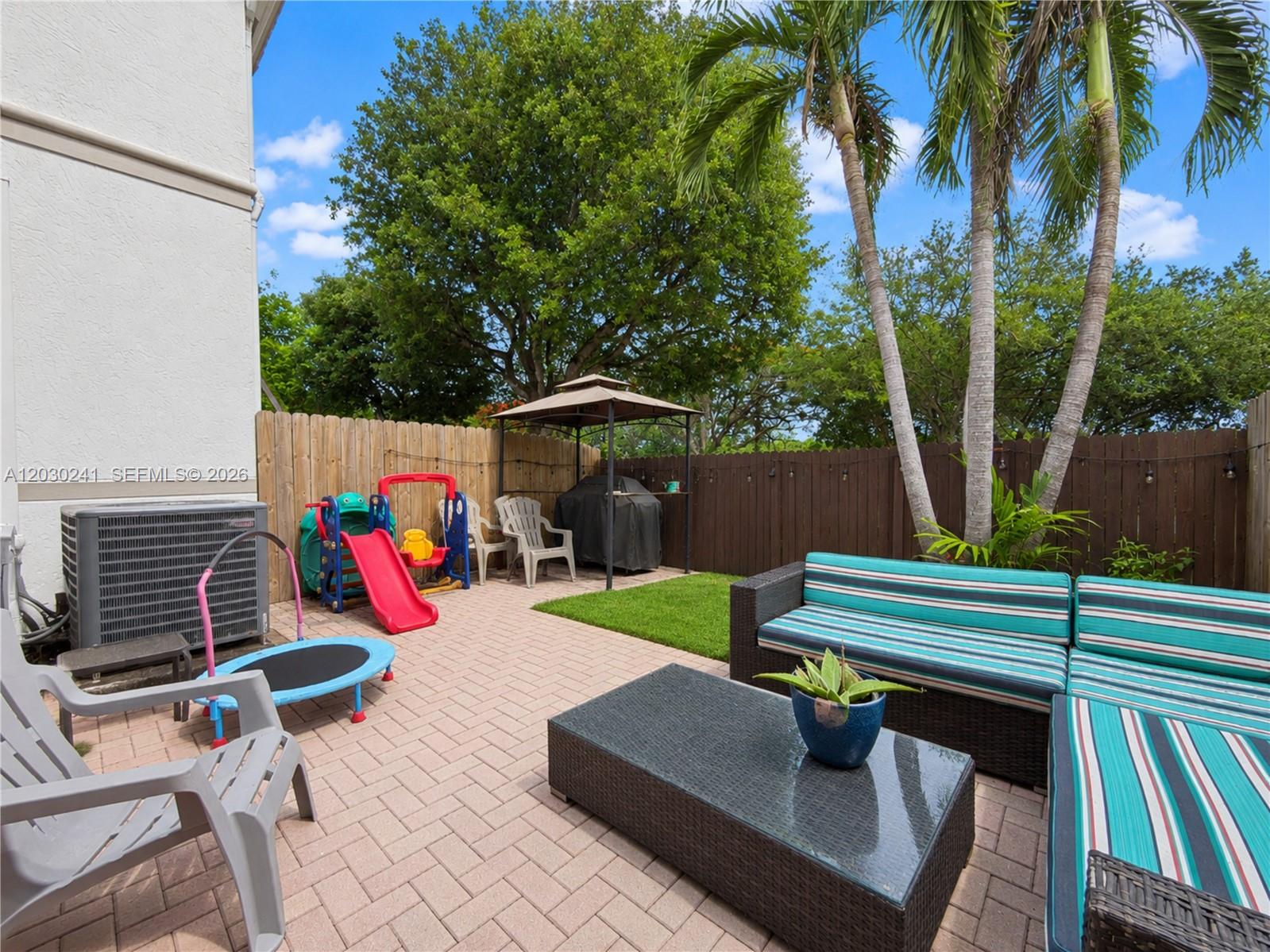 ISLANDS AT DORAL 1ST ADDN - Residential