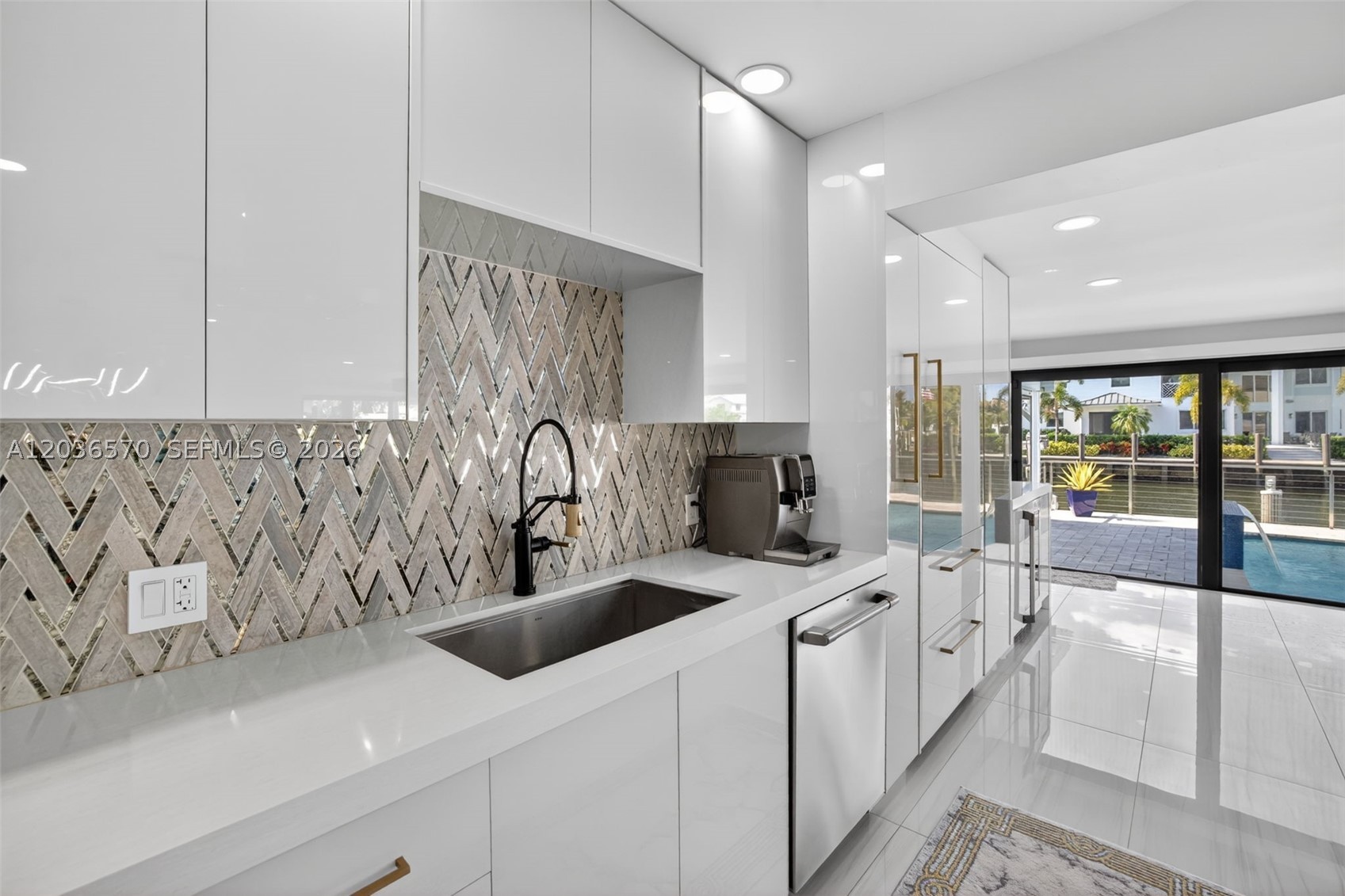 VENETIAN ISLES 1ST SEC - Residential
