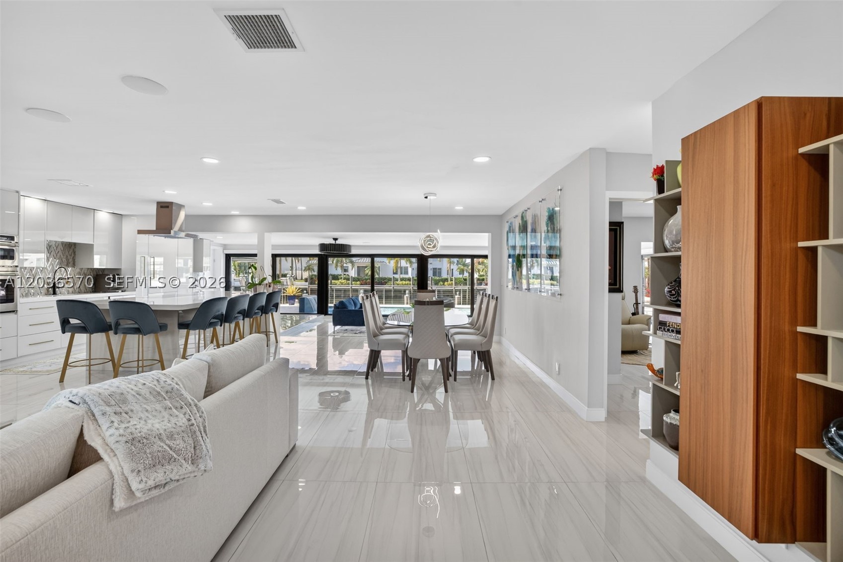 VENETIAN ISLES 1ST SEC - Residential