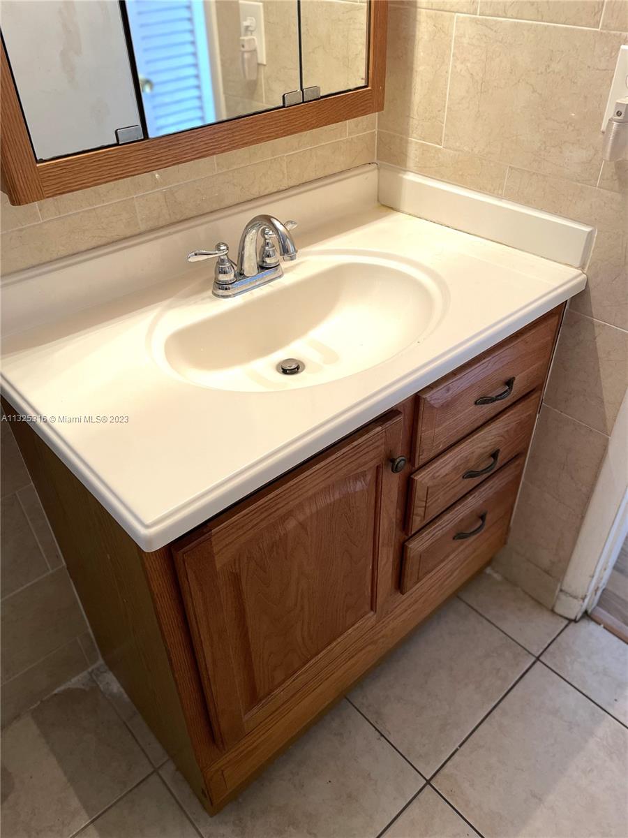 FOURTH MOORINGS CONDO - Residential