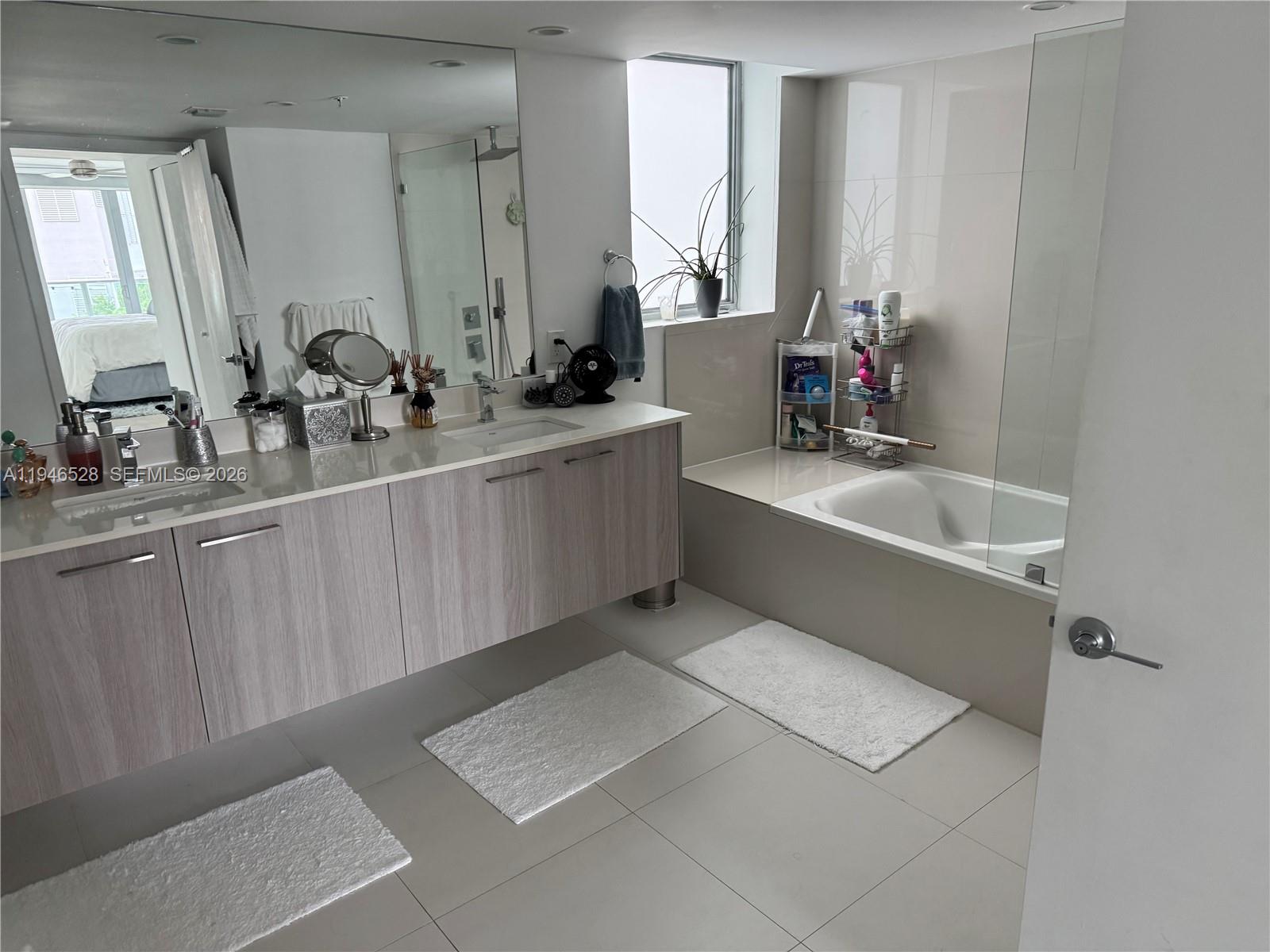 THE PALMS CONDO - Residential