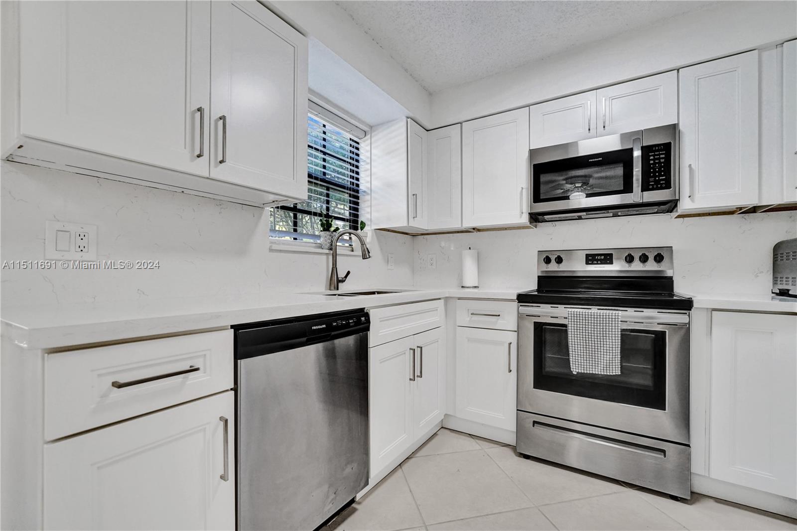 EMERALD OAKS 22 CONDO - Residential