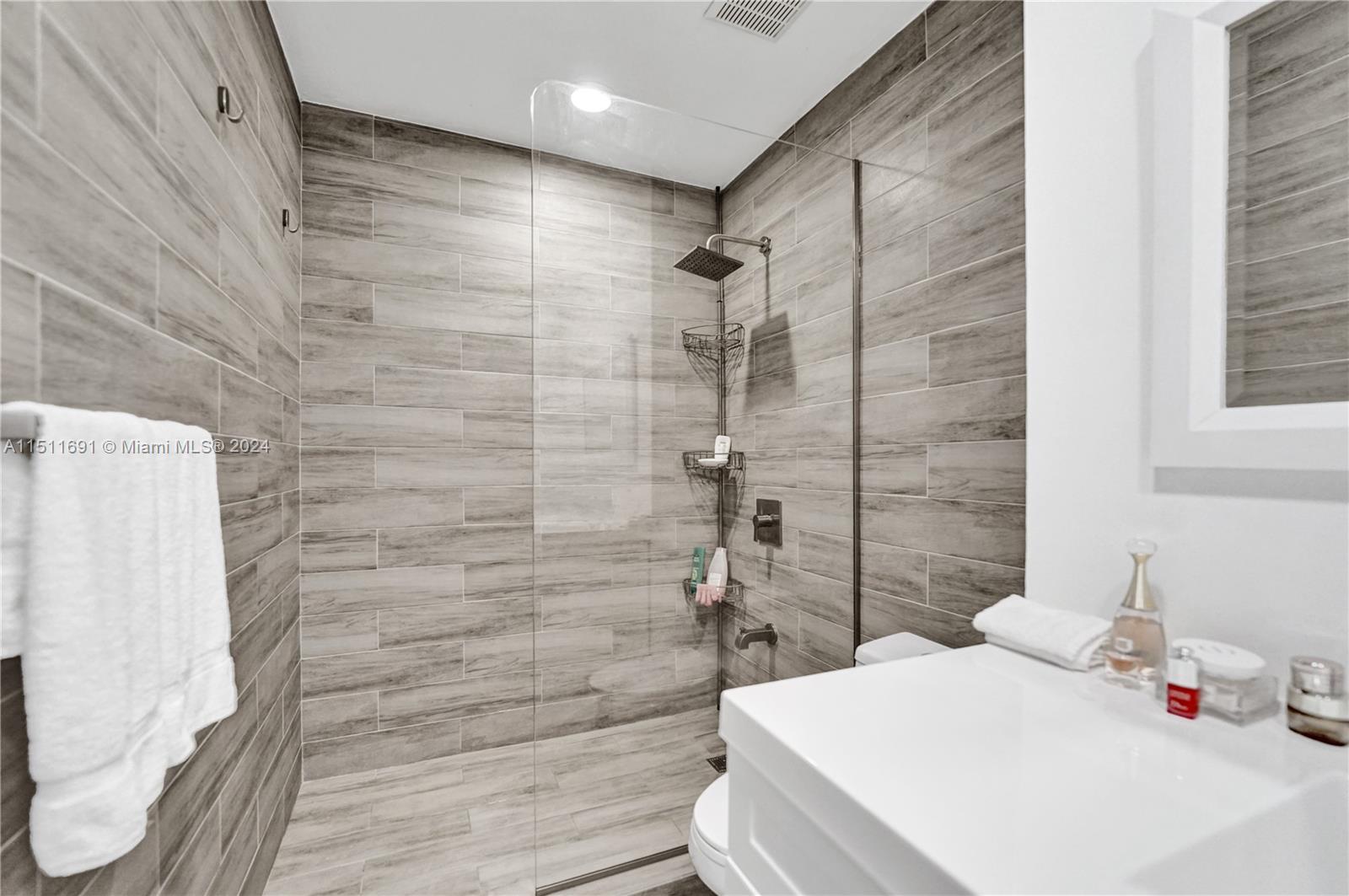 EMERALD OAKS 22 CONDO - Residential