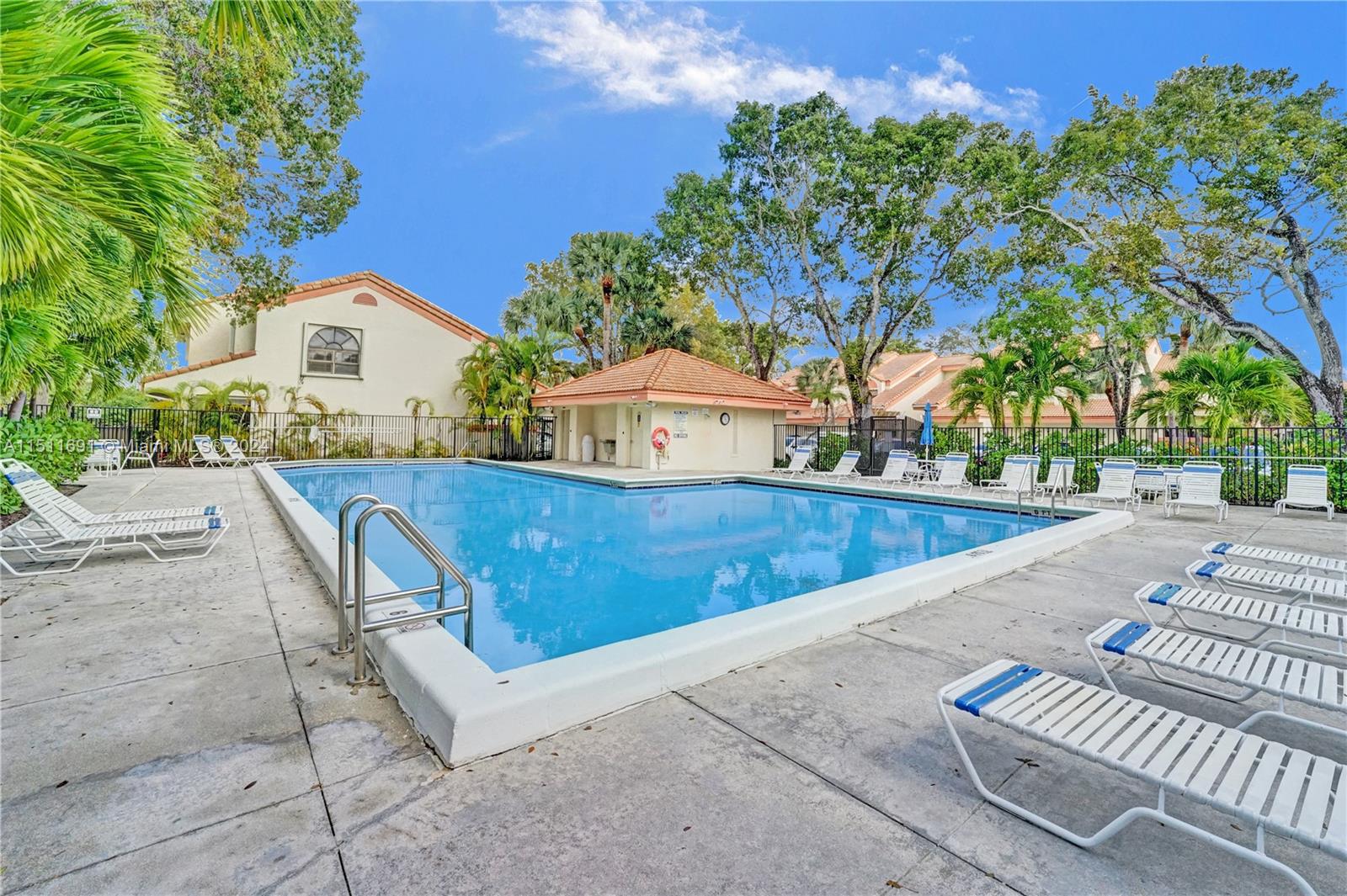 EMERALD OAKS 22 CONDO - Residential