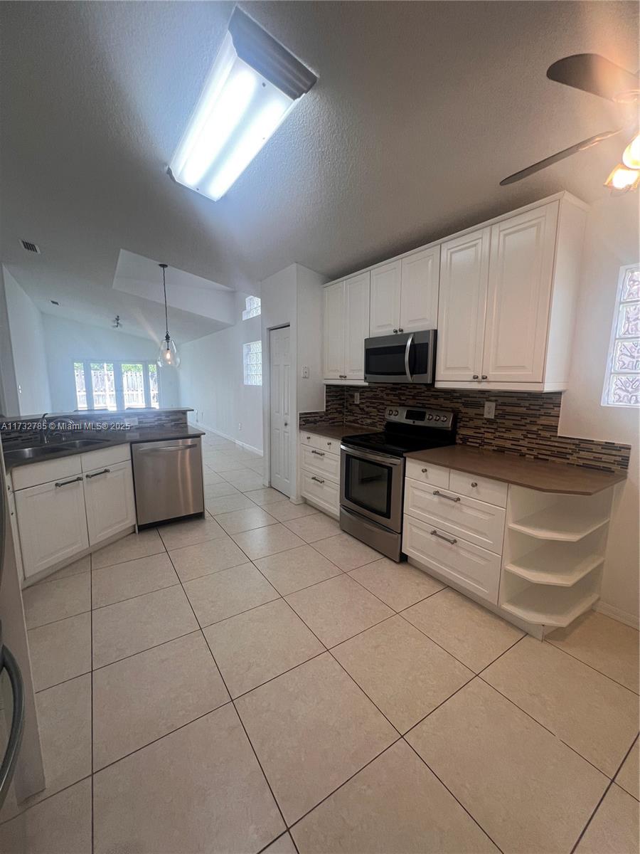 PEMBROKE ISLES - Residential Lease