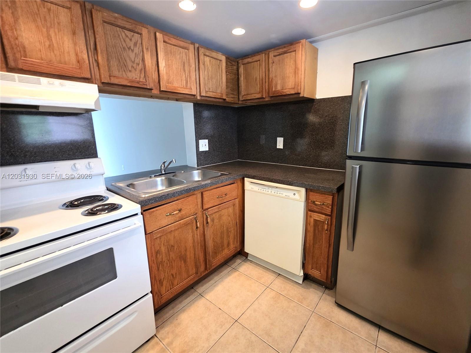 BROOKFIELD SQUARE CONDO - Residential