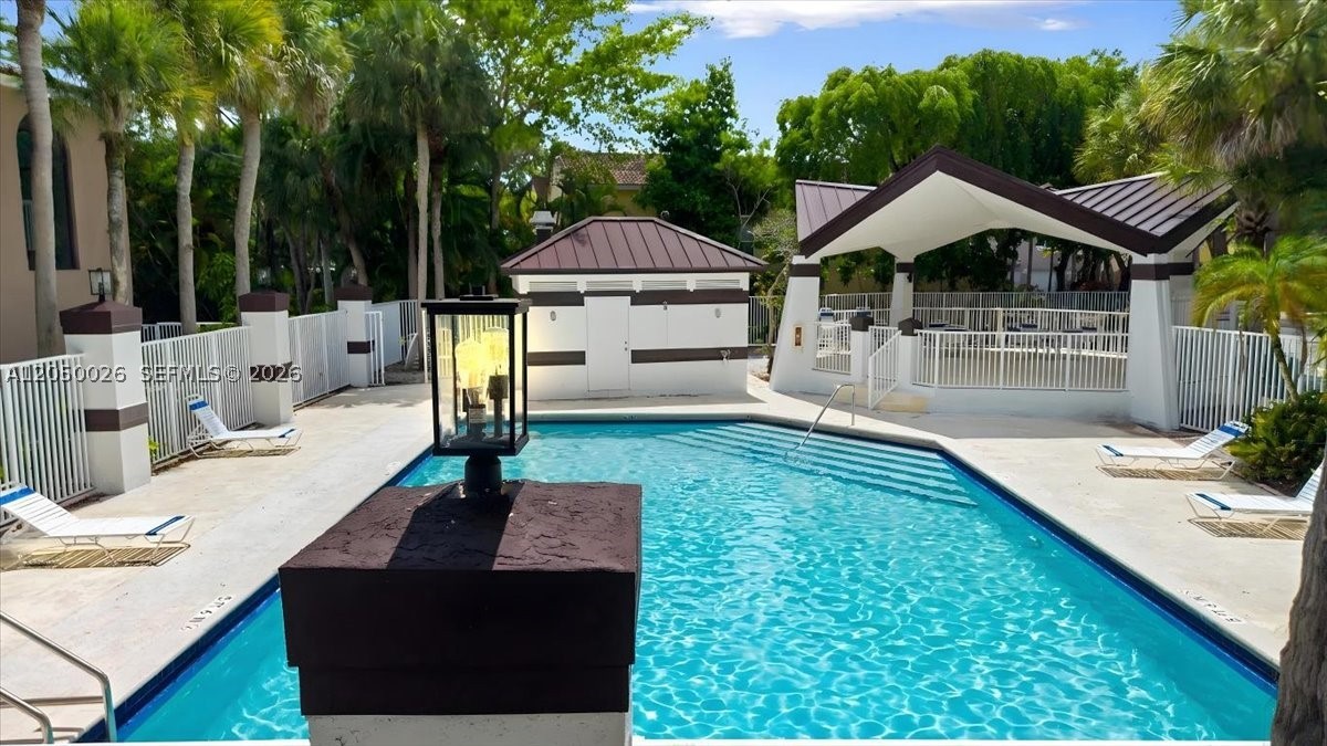 FAIRWAY COVE - Residential