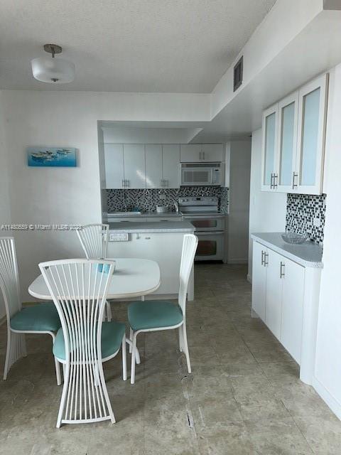 WINSTON TOWERS 200 - Residential Lease