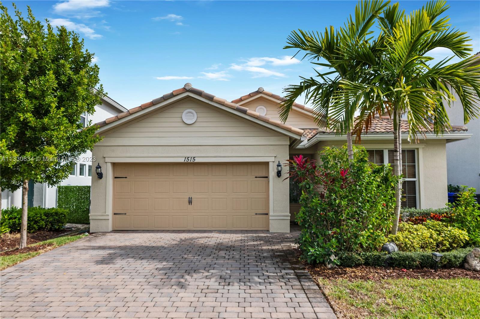 WELCOME TO PARKVIEW AT HILLCREST! JUST MINUTES FROM THE BEACH IS THIS NEW CONSTRUCTION GATED
COMMUNITY. THE LAKE FRONT FOX HOLLOW MODEL IS ONE OF OUR MOST SOUGHT AFTER FLOOR PLANS OFFERING 4 BEDROOMS, 2 BATHROOMS, 2 CAR GARAGE, AND SCREENED IN PATIO WITH A BEAUTIFUL LAKEVIEW. THIS HOME HAS BEEN UPGARDED WITH CUSTOM BUILT CLOSETS, HURRICANE IMPACT WINDOWS, CROWN MOLDING, AND "WOOD" TILES. PARKVIEW AT HILLCREST IS A NEW CONSTRUCTION GATED COMMUNITY OFFERING RESORT STYLE AMENITIES INLCUDING CLUBHOUSE, STATE OF THE ART FITNESS CENTER, RESORT STYLE POOL, TENNIS COURTS, AND MORE. CENTRALLY LOCATED MINUTES FROM HOLLYWOOD BEACH, JOE DIMAGGIO HOSPITAL, AND I95.