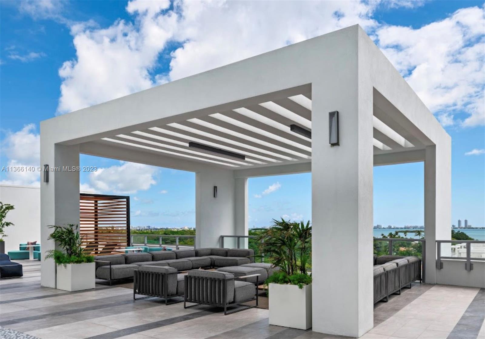 QUADRO CONDO - Residential Lease