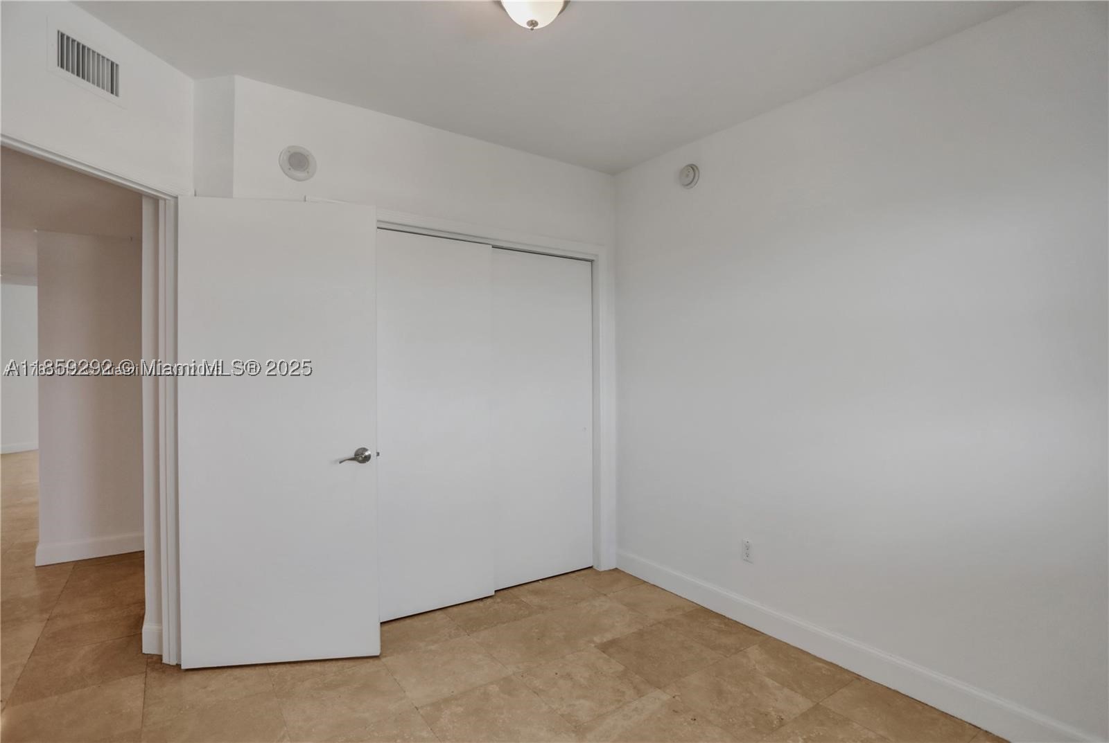 THE OAKS I CONDO - Residential
