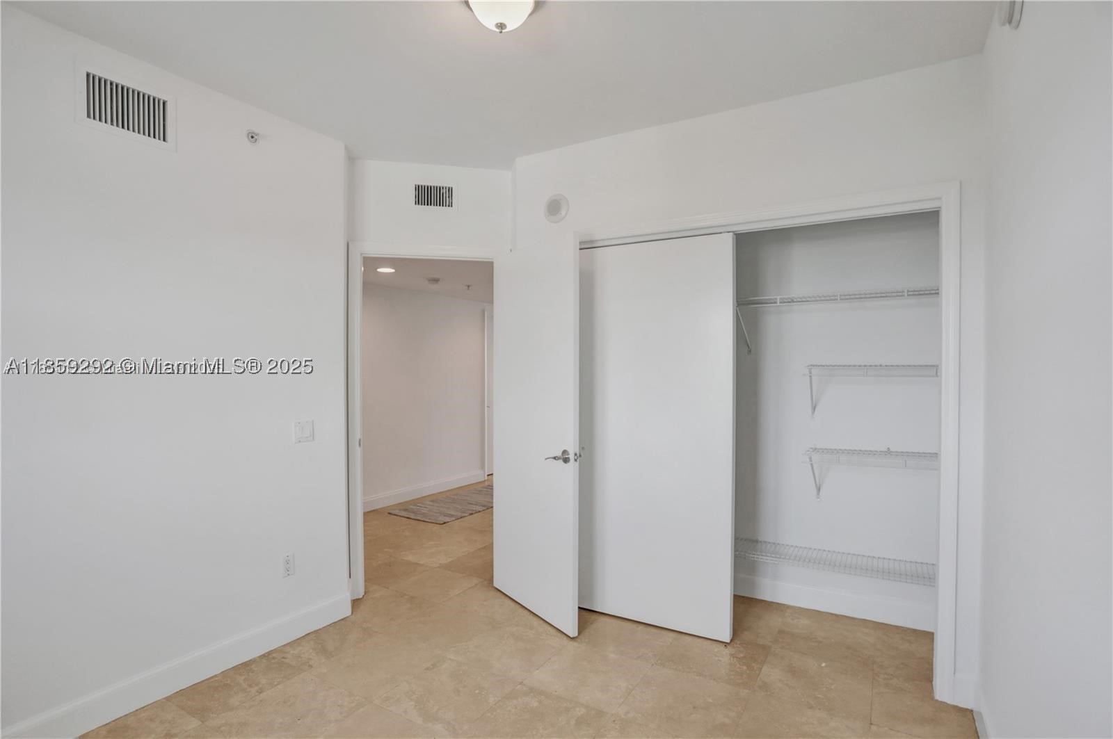 THE OAKS I CONDO - Residential