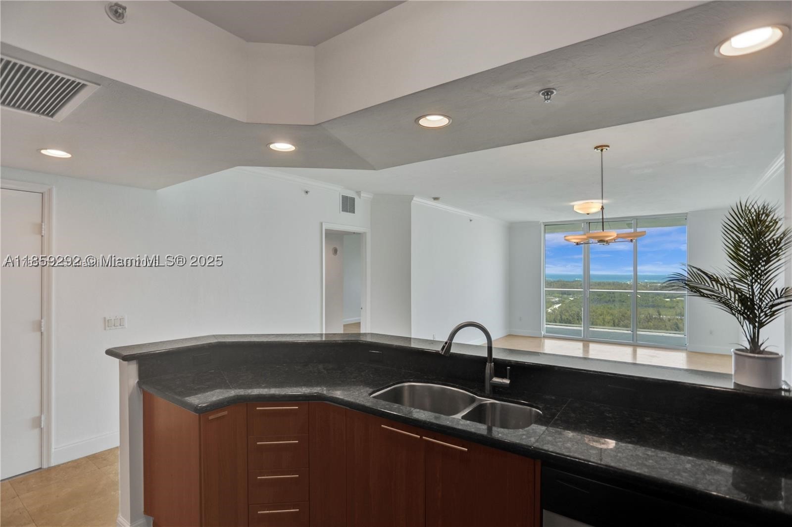 THE OAKS I CONDO - Residential