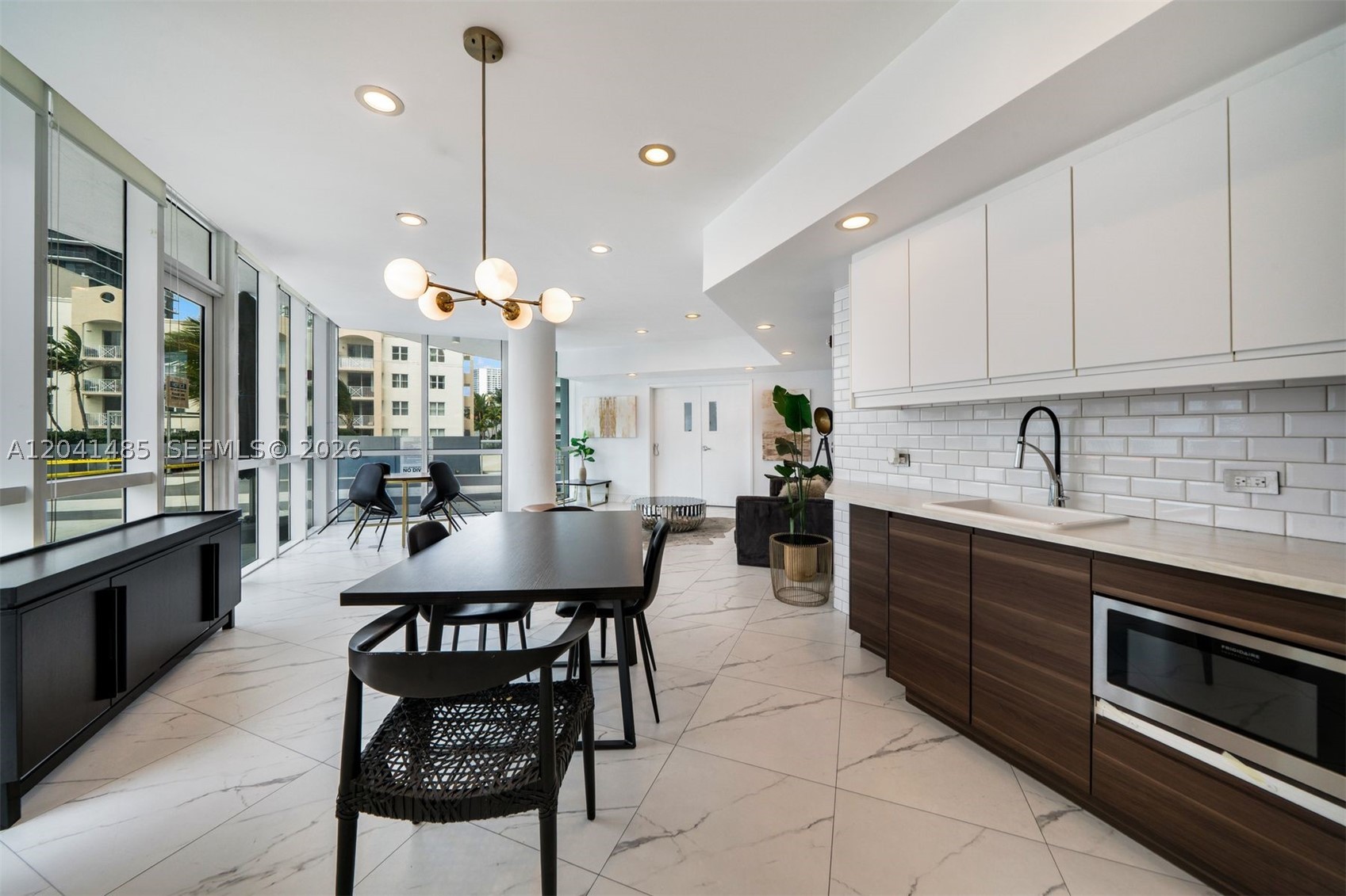 PLATINUM CONDO - Residential