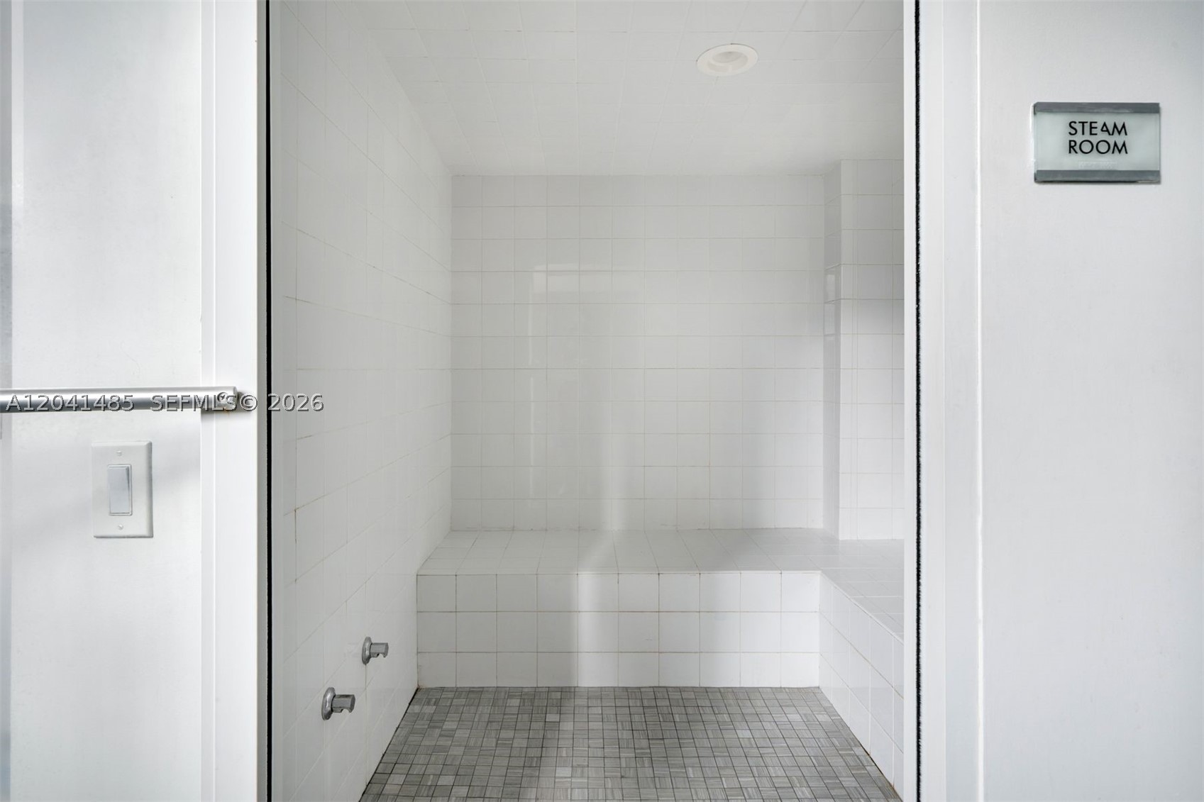 PLATINUM CONDO - Residential
