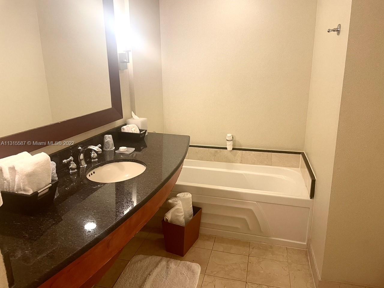 TRUMP INTERNATIONAL SONES - Residential