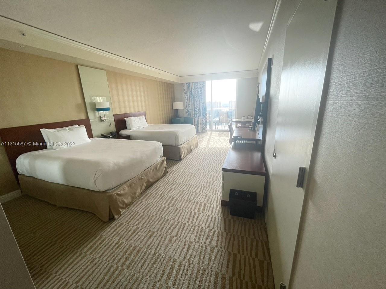TRUMP INTERNATIONAL SONES - Residential