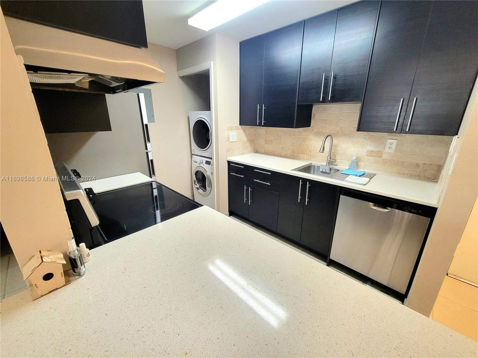BUILDING EIGHT OF RACQUET - Residential Lease