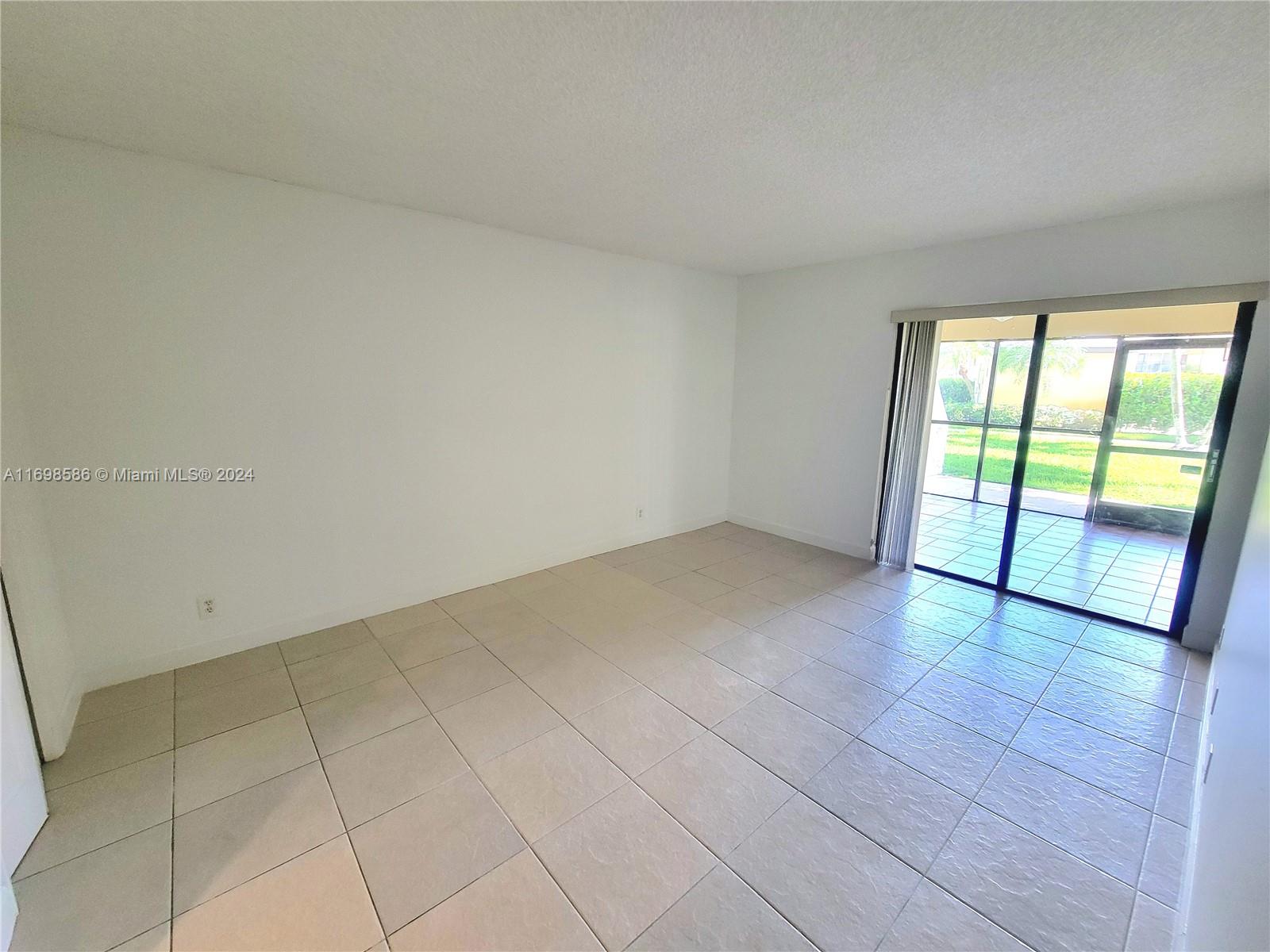 BUILDING EIGHT OF RACQUET - Residential Lease