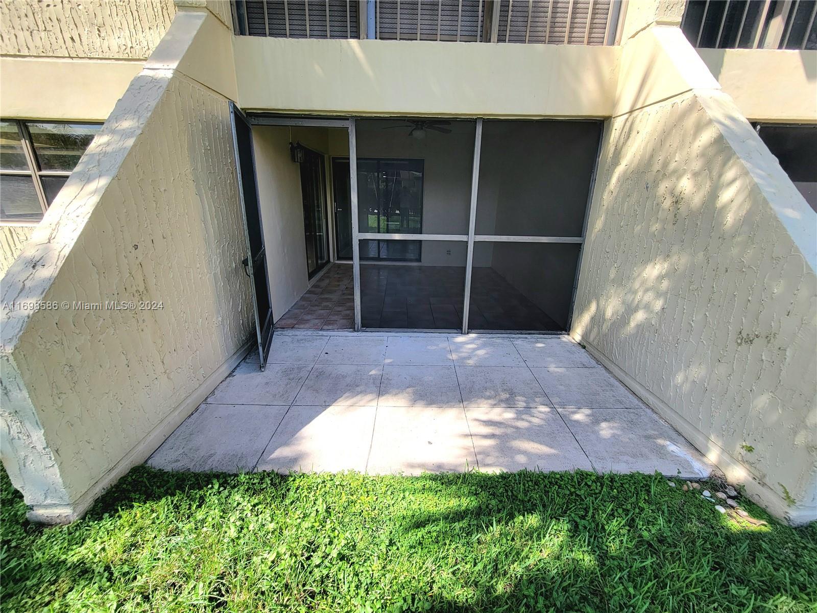 BUILDING EIGHT OF RACQUET - Residential Lease