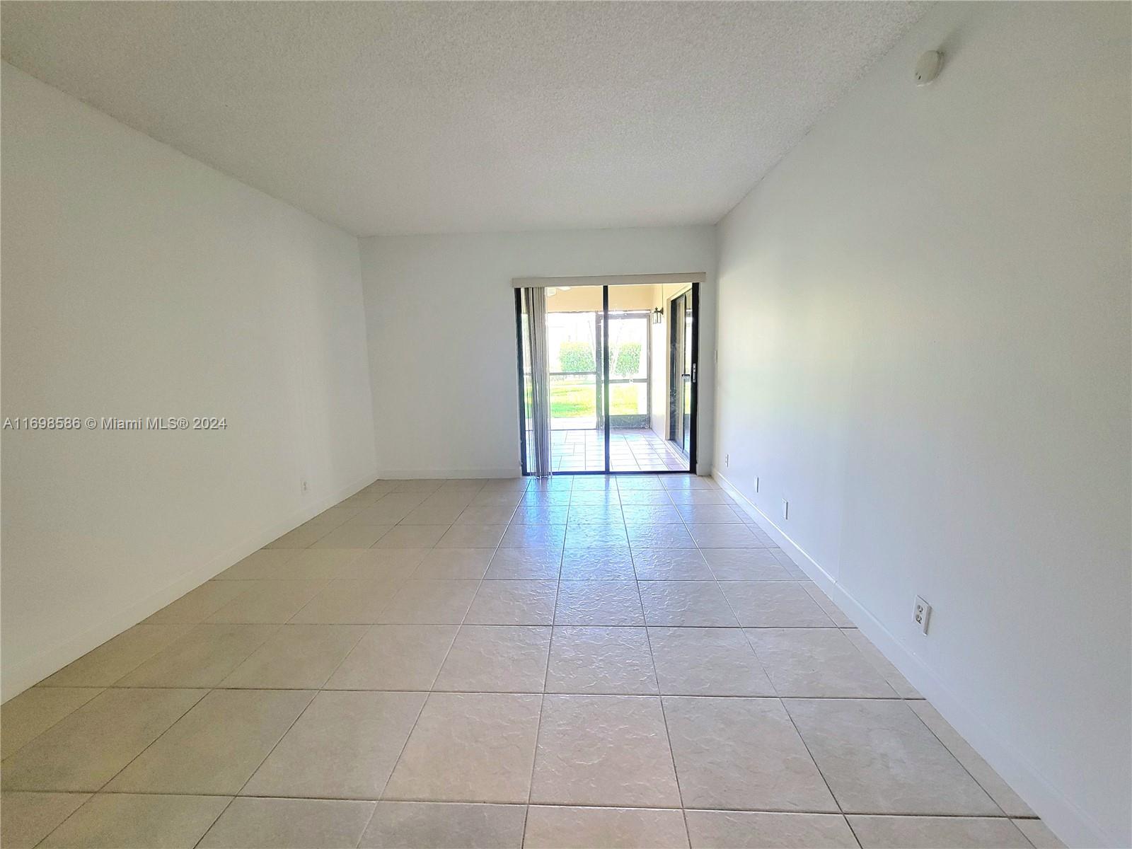 BUILDING EIGHT OF RACQUET - Residential Lease