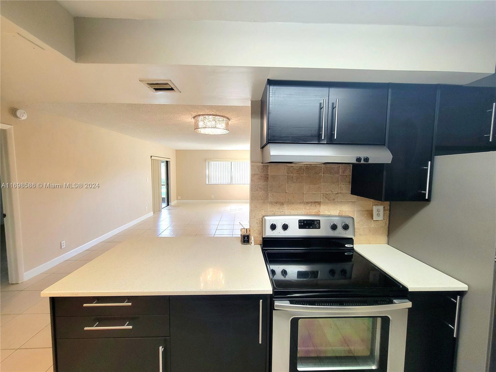 BUILDING EIGHT OF RACQUET - Residential Lease