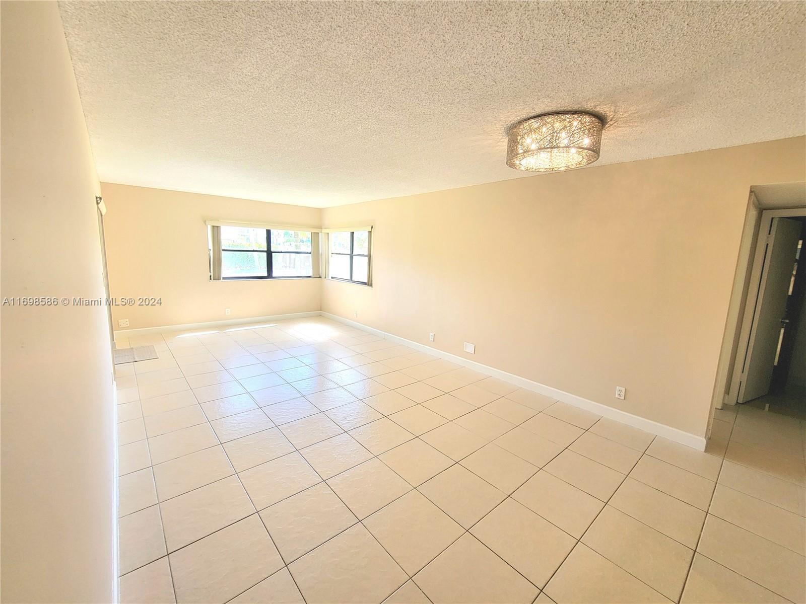 BUILDING EIGHT OF RACQUET - Residential Lease