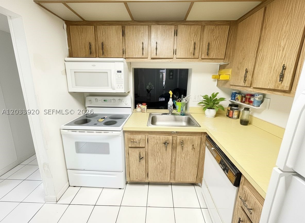 BROOKFIELD SQUARE CONDO - Residential