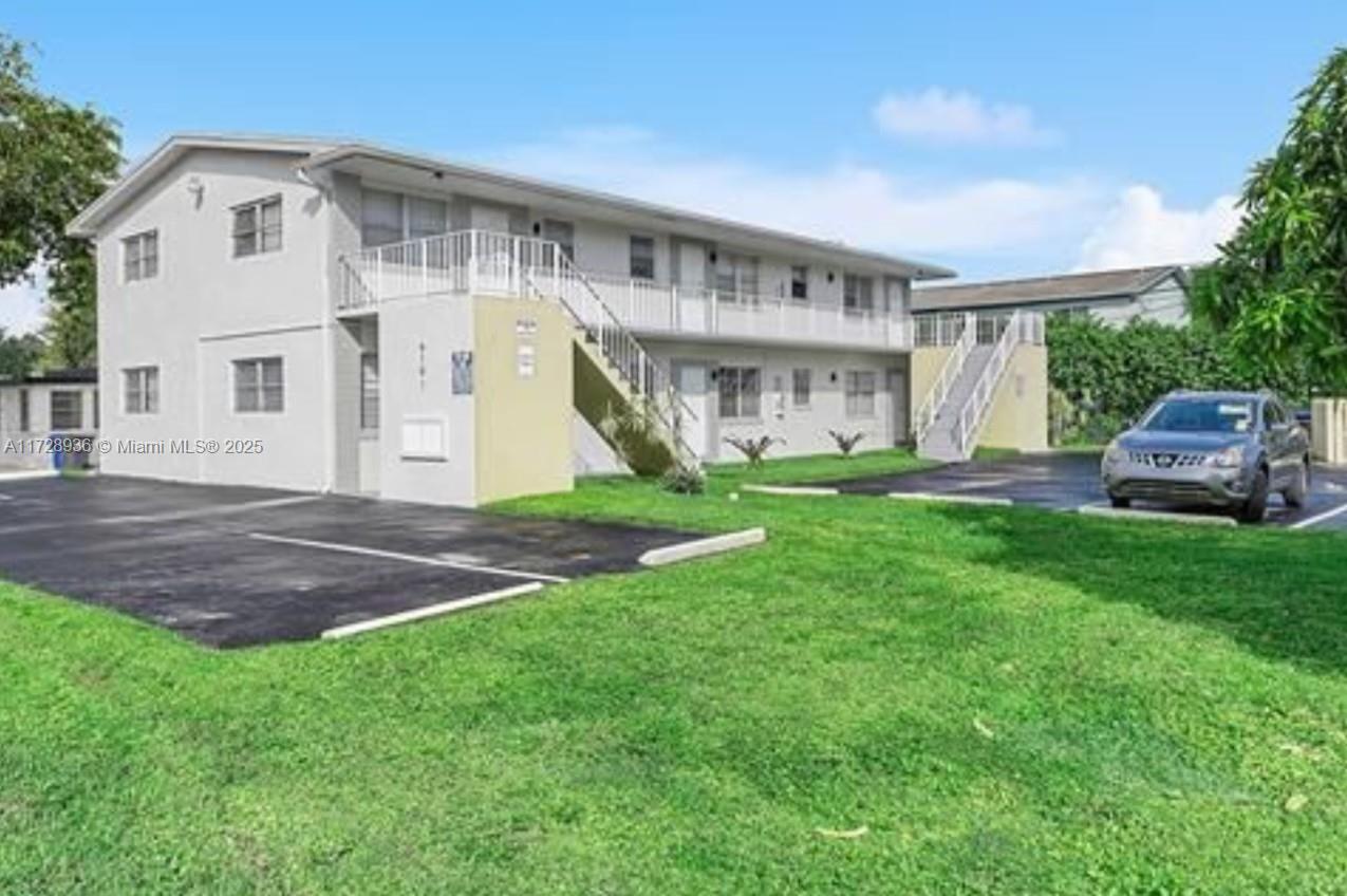 This outstanding commercial multifamily investment opportunity in Hollywood, Florida, features a six-unit 
4 apartments  1 bed 1 bathroom---2 apartments 2-2   9000 a month rent
apartment building with long-term tenants and reliable cash flow. Ideally located near major attractions like the Hard Rock Hotel & Casino and Hollywood Beach Boardwalk, the property offers easy access to I-95
Key features include: Six spacious units, fully occupied with stable tenants
Steady rental income and minimal turnover
40 10 years vert done in jan 2025

Significant potential for property value growth, fueled by nearby development projects such as the Hollywood Downtown Revitalization This property is an exceptional opportunity in a rapidly developing area, with great prospects for future appreciation.