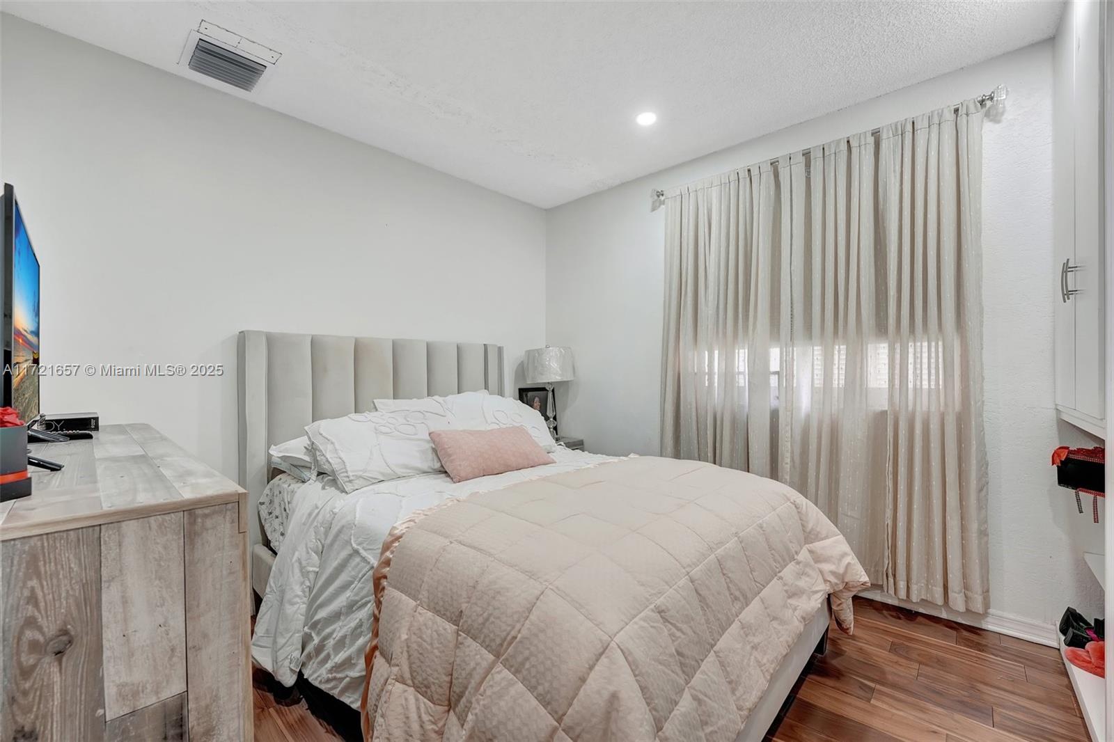 EMBASSY LAKES PHASE II - Residential
