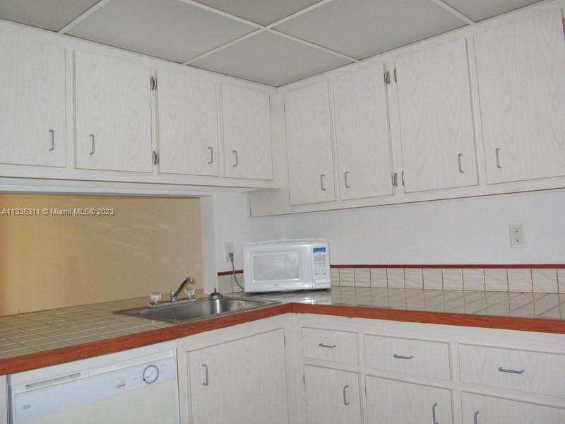 VILLAGE OF KINGS CREEK CO - Residential Lease