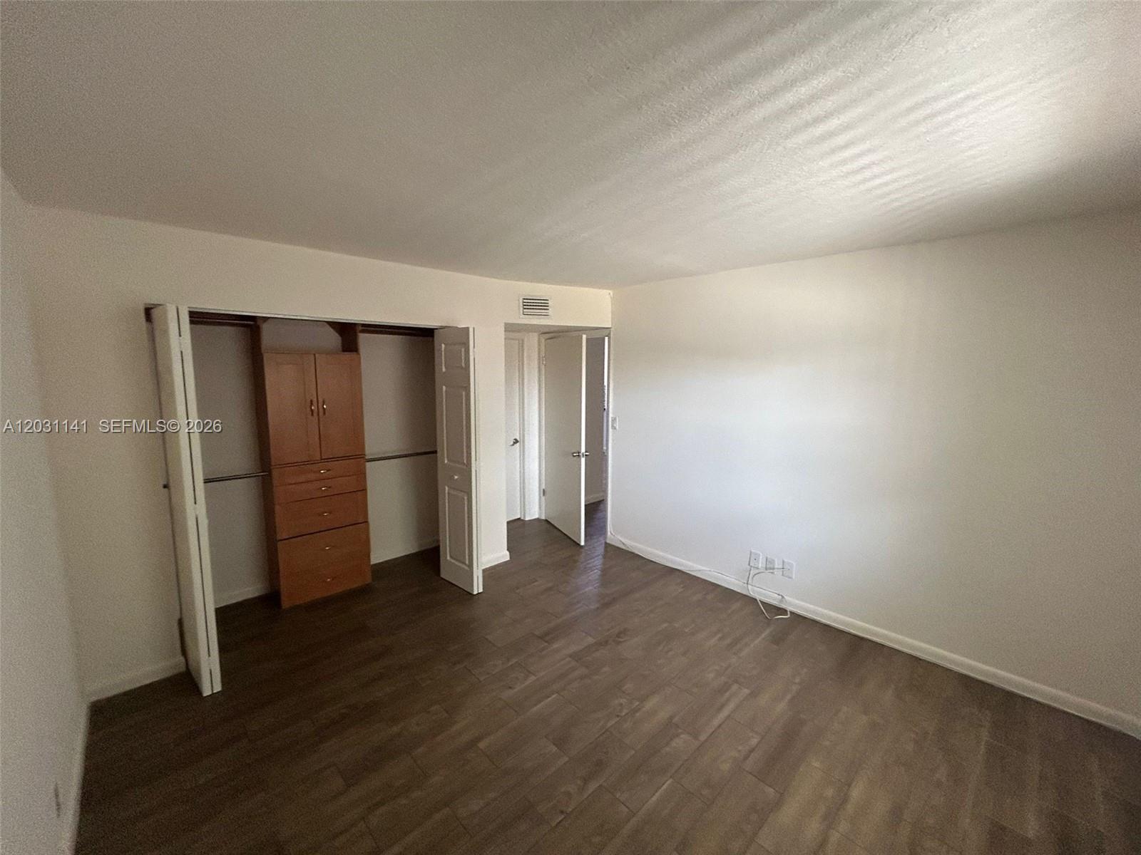 GATELAND VILLAGE SEC C CO - Residential Lease