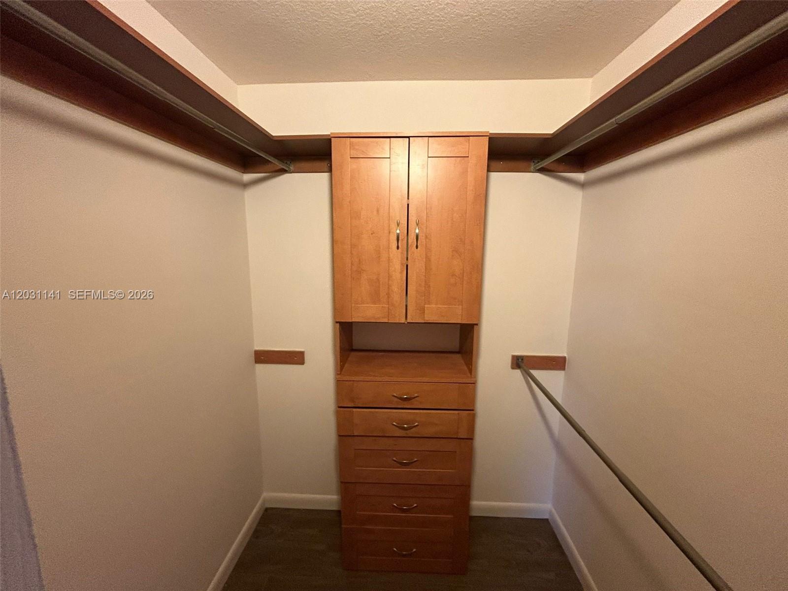 GATELAND VILLAGE SEC C CO - Residential Lease