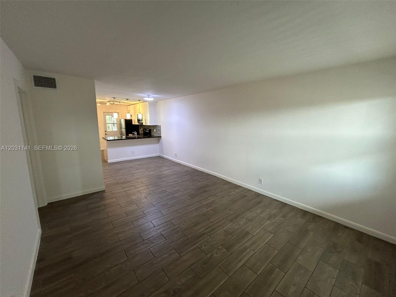 GATELAND VILLAGE SEC C CO - Residential Lease